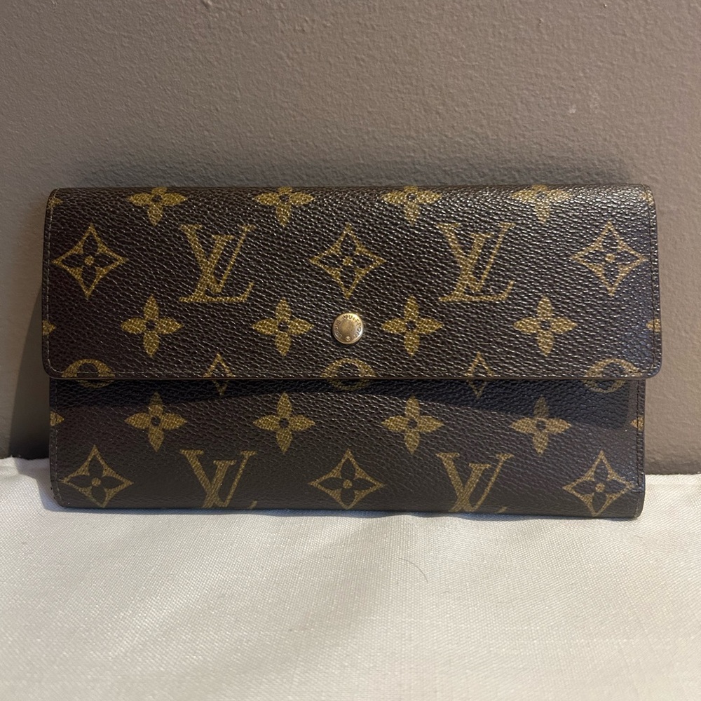 LOUIS VUITTON Classic print Women wallet Authentic
